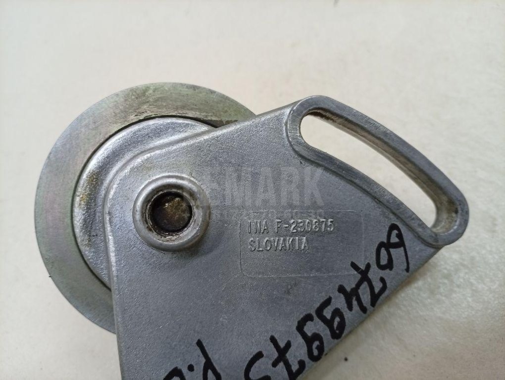 Ролик руч.ремня с кронштейном