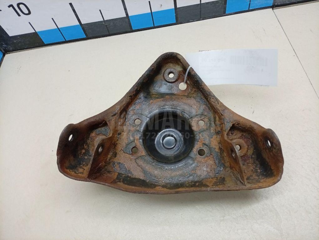 Кронштейн амортизатора