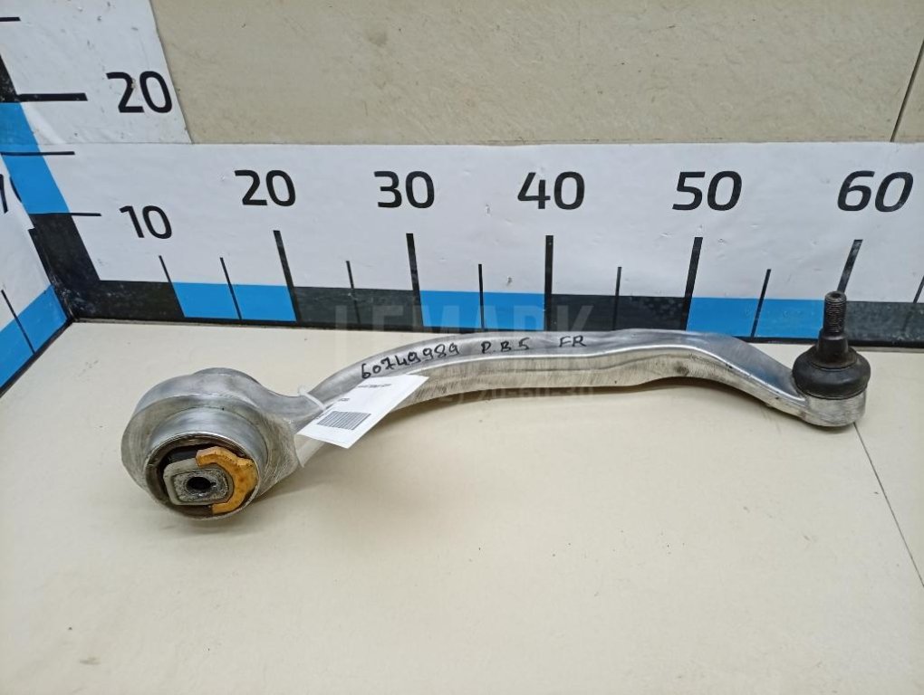 Рычаг передний нижний правый задний