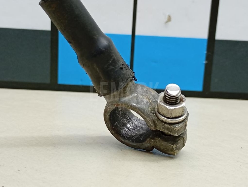 Клемма аккумулятора минус