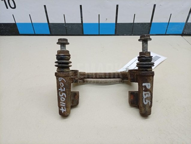 Скоба суппорта заднего