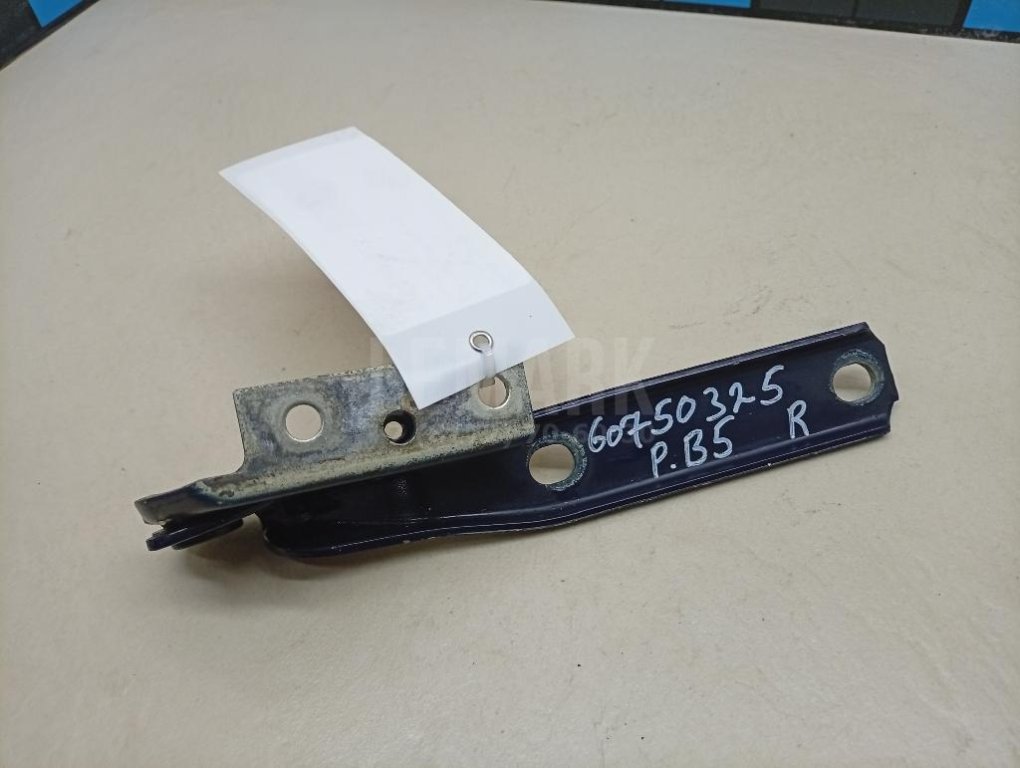 Петля капота правая