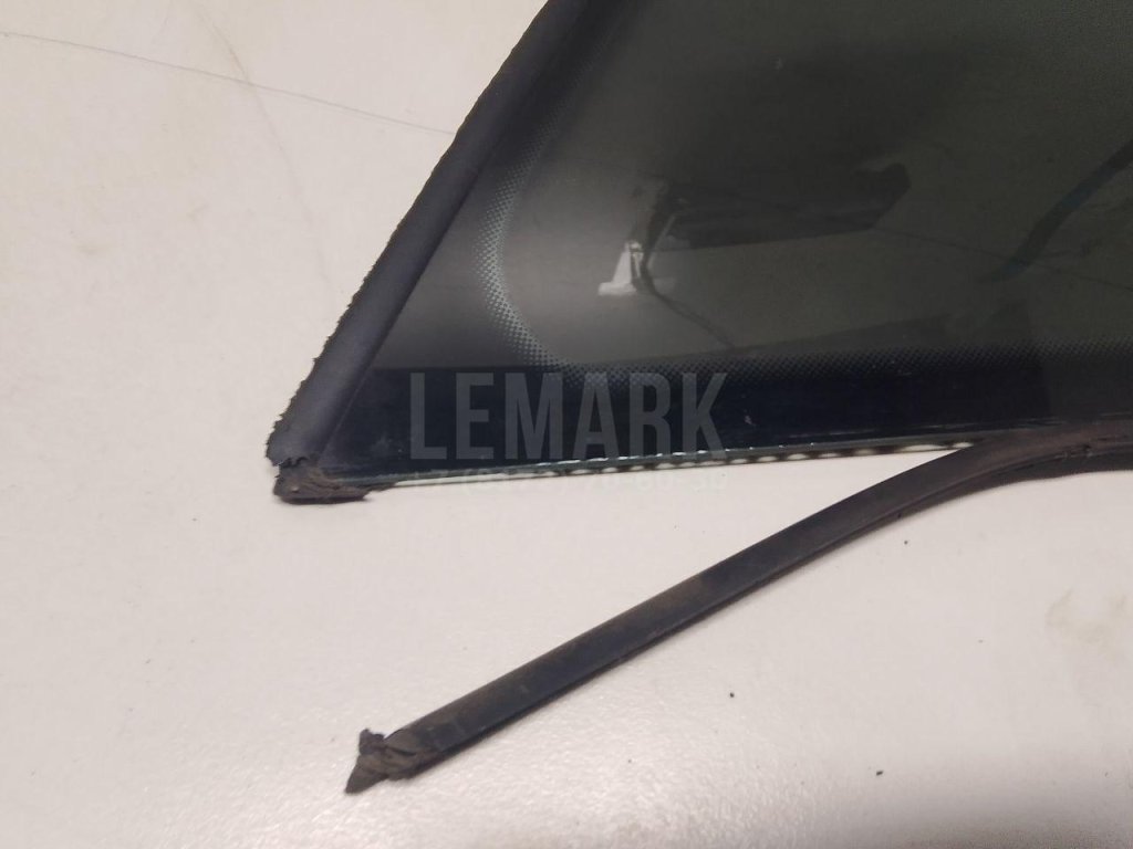 Стекло кузовное глухое правое