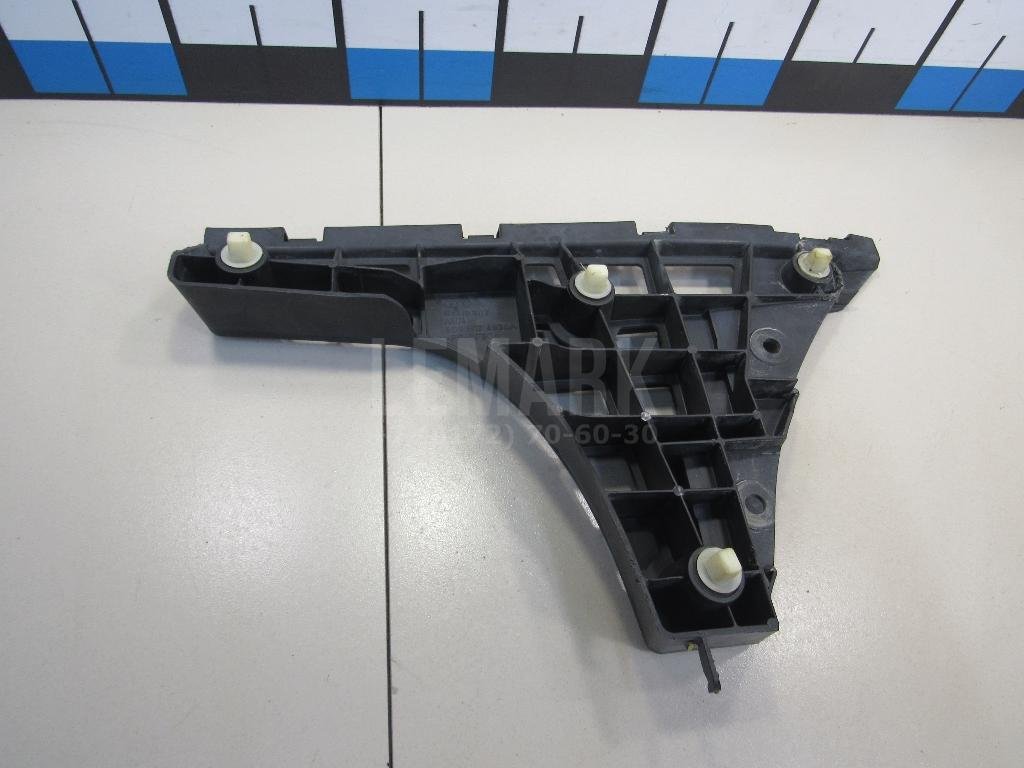 Направляющая заднего бампера правая