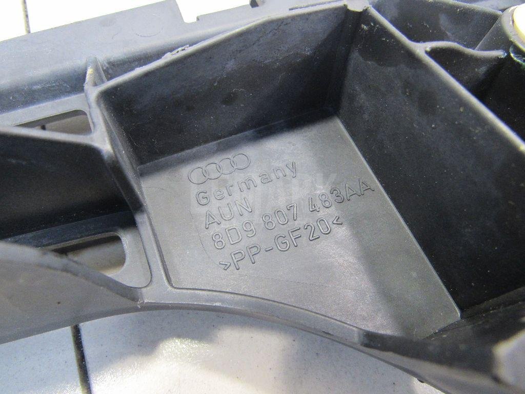 Направляющая заднего бампера правая