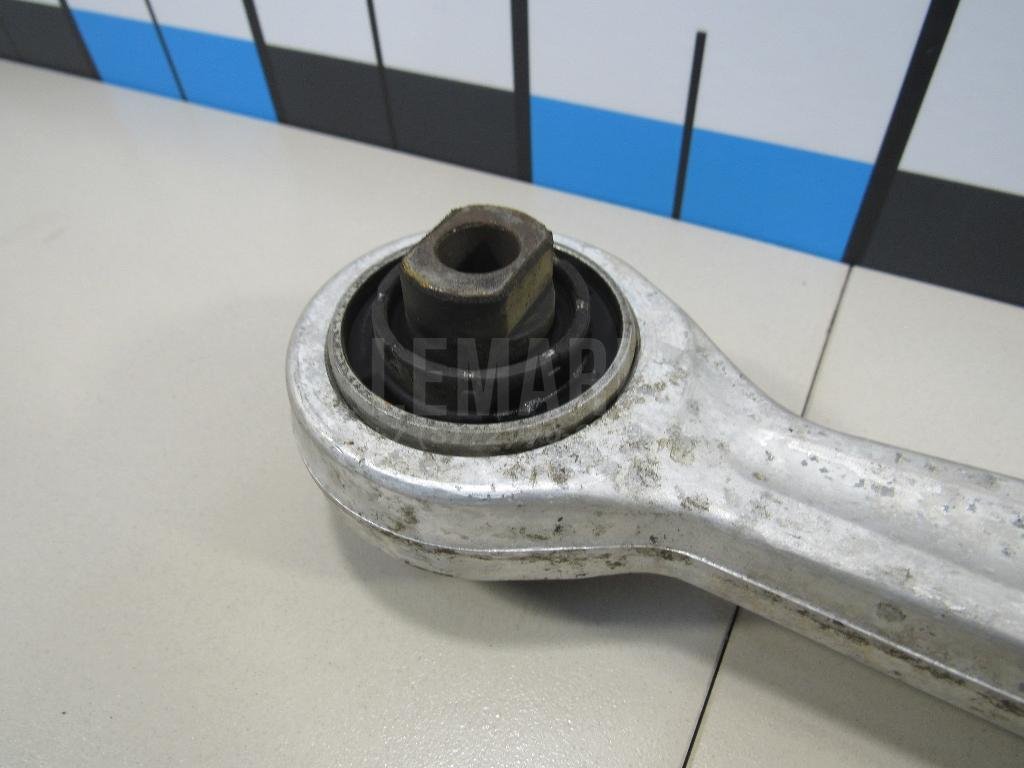 Рычаг передний нижний