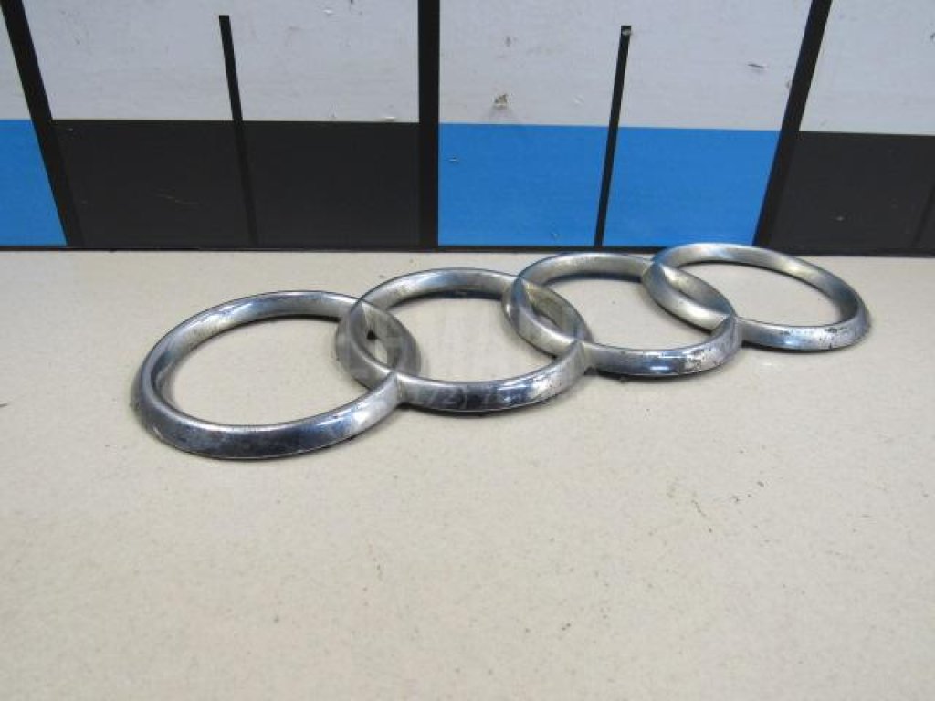 Эмблема на крышку багажника