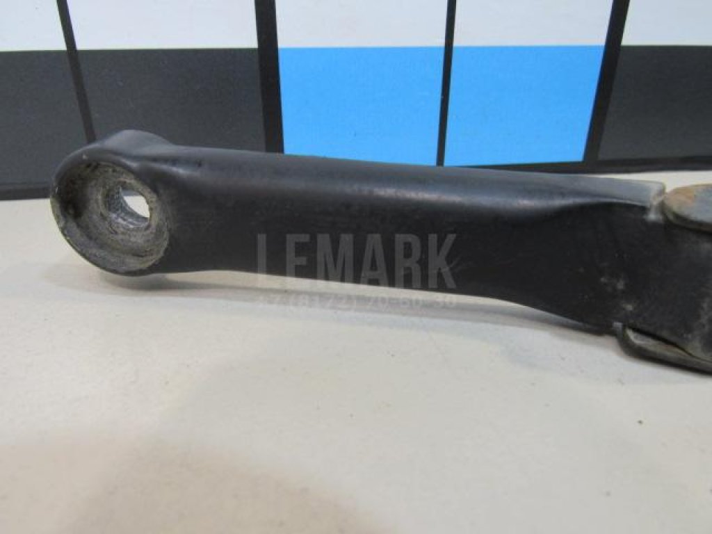 Поводок стеклоочистителя передний правый