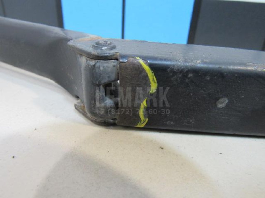 Поводок стеклоочистителя передний правый