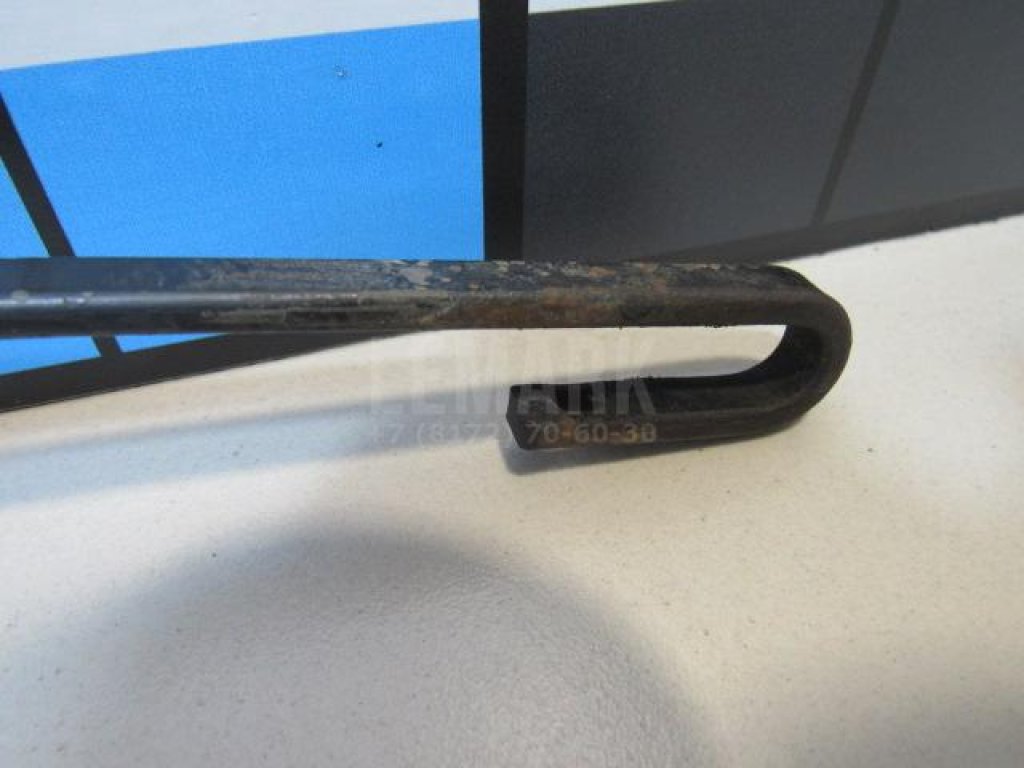 Поводок стеклоочистителя передний правый