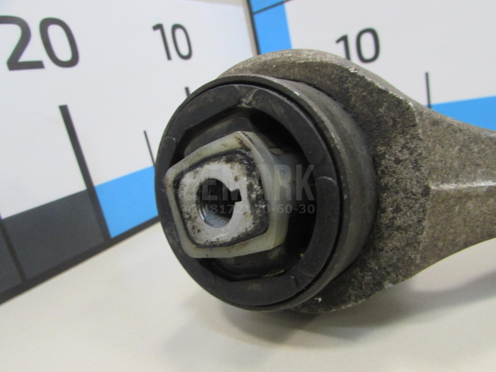 Рычаг передний нижний правый задний