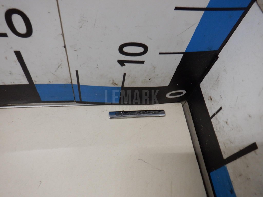 Эмблема на крышку багажника