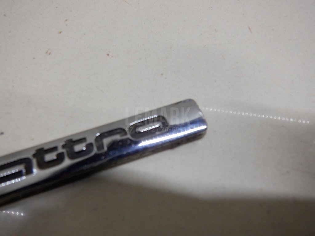 Эмблема на крышку багажника