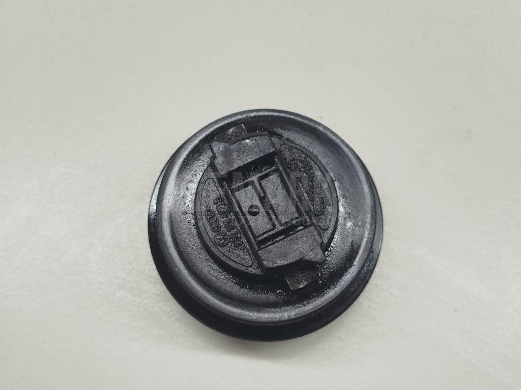 Крышка маслозаливной горловины