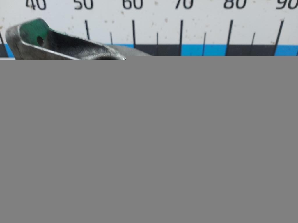 Кронштейн двигателя левый