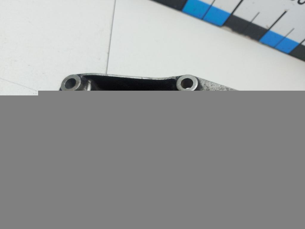 Кронштейн двигателя левый