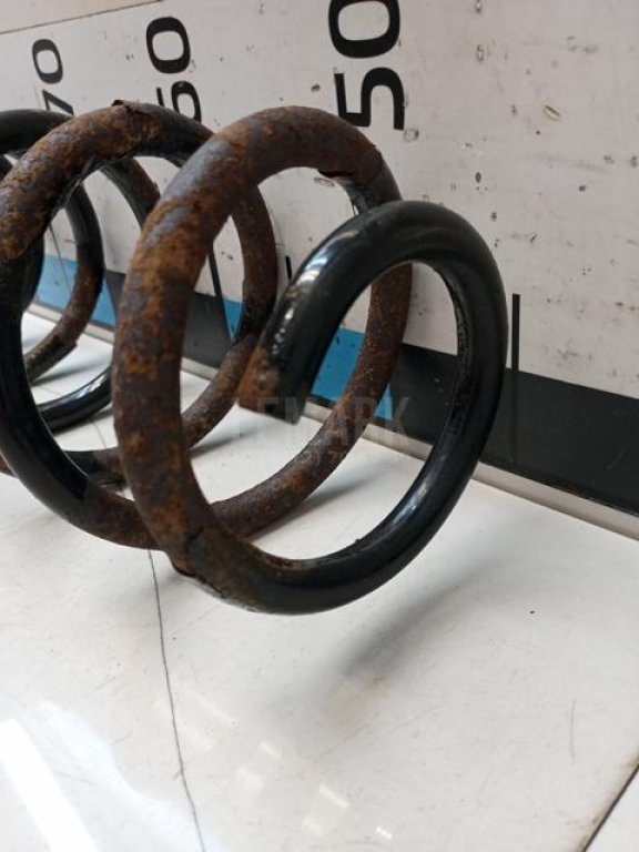 Пружина передняя