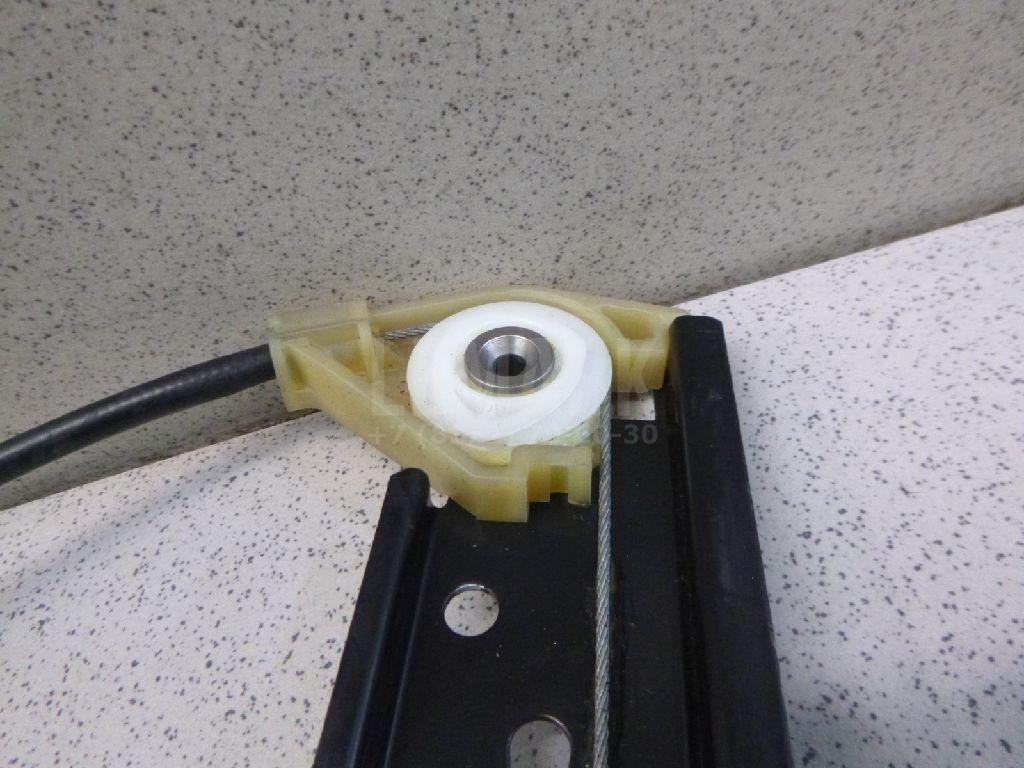 Стеклоподъемник электр. передний правый