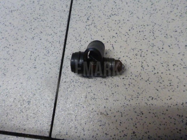 Штуцер прокачки тормозов