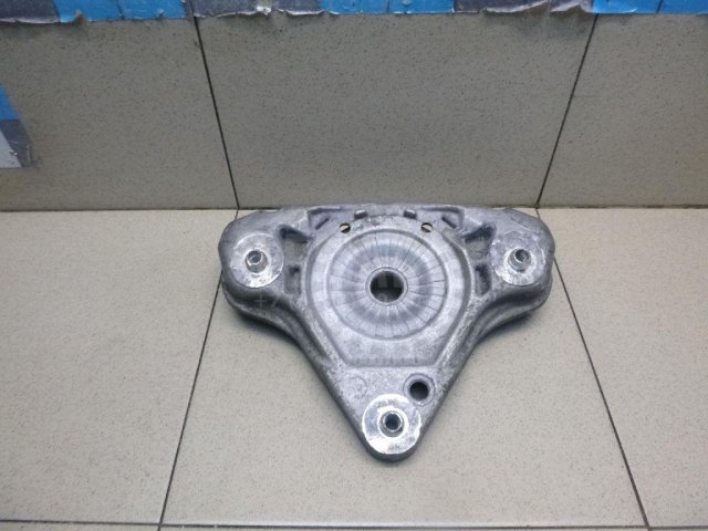 Кронштейн амортизатора