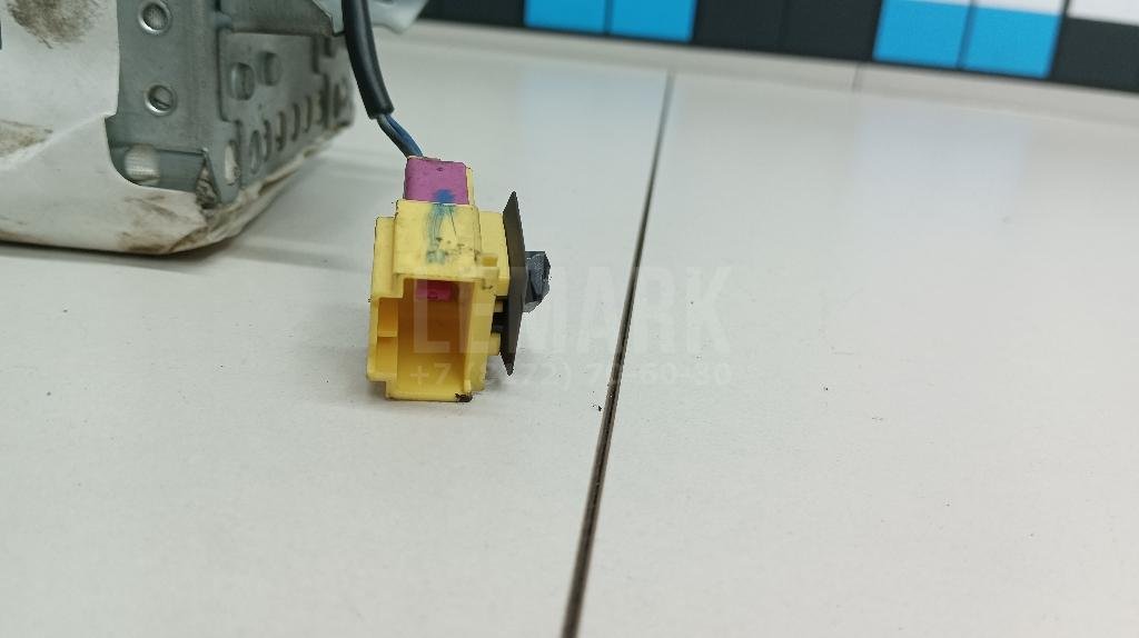 Подушка безопасности пассажирская (в торпедо)