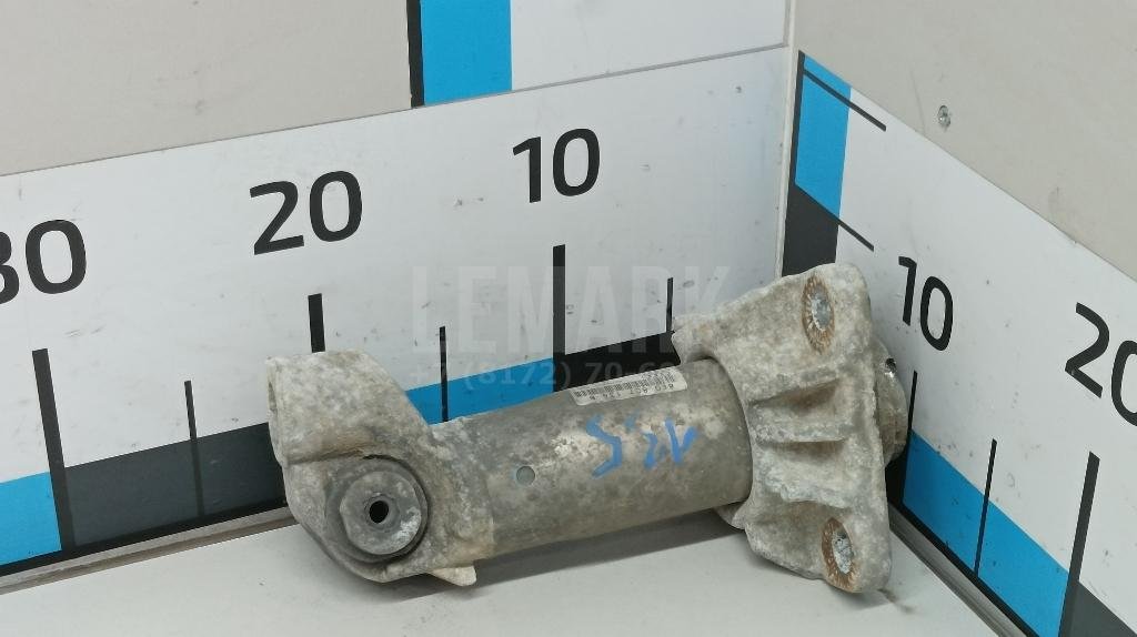 Кронштейн усилителя переднего бампера правый