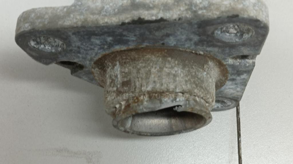 Кронштейн усилителя переднего бампера правый