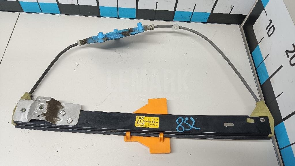 Стеклоподъемник электр. задний правый