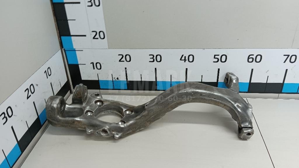 Кулак поворотный передний левый