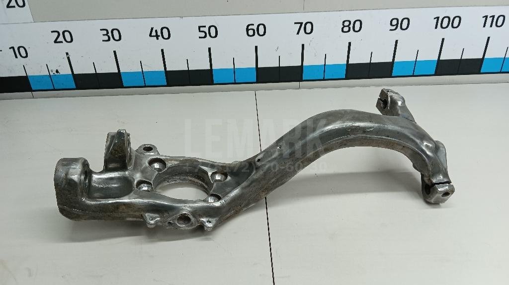 Кулак поворотный передний левый