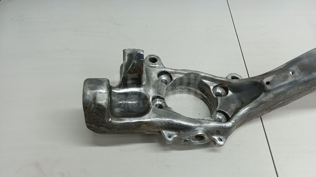 Кулак поворотный передний левый