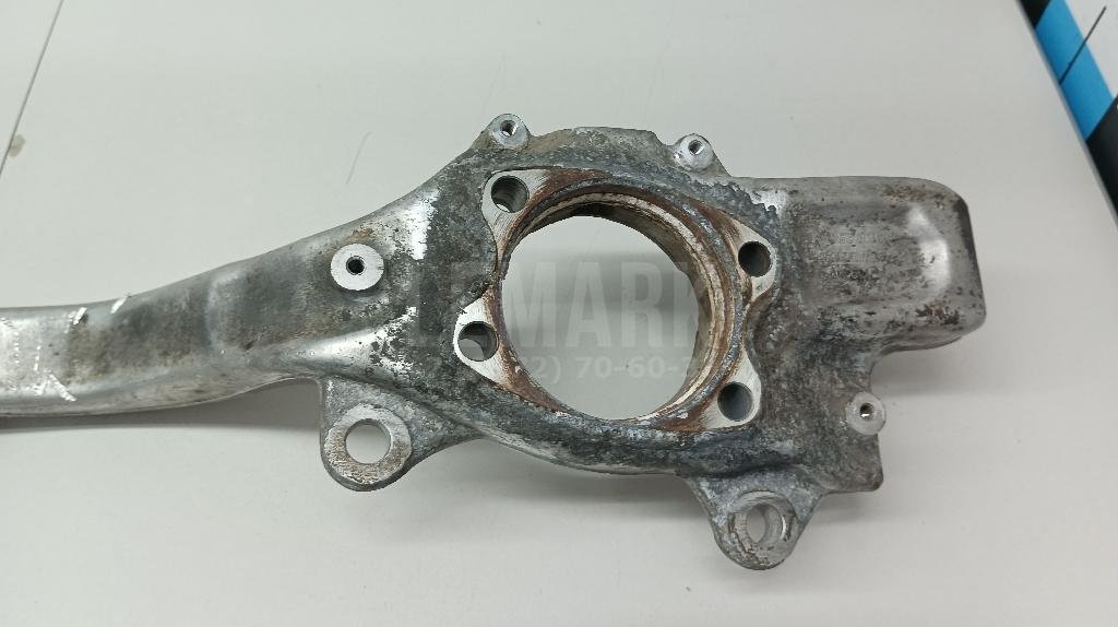 Кулак поворотный передний правый