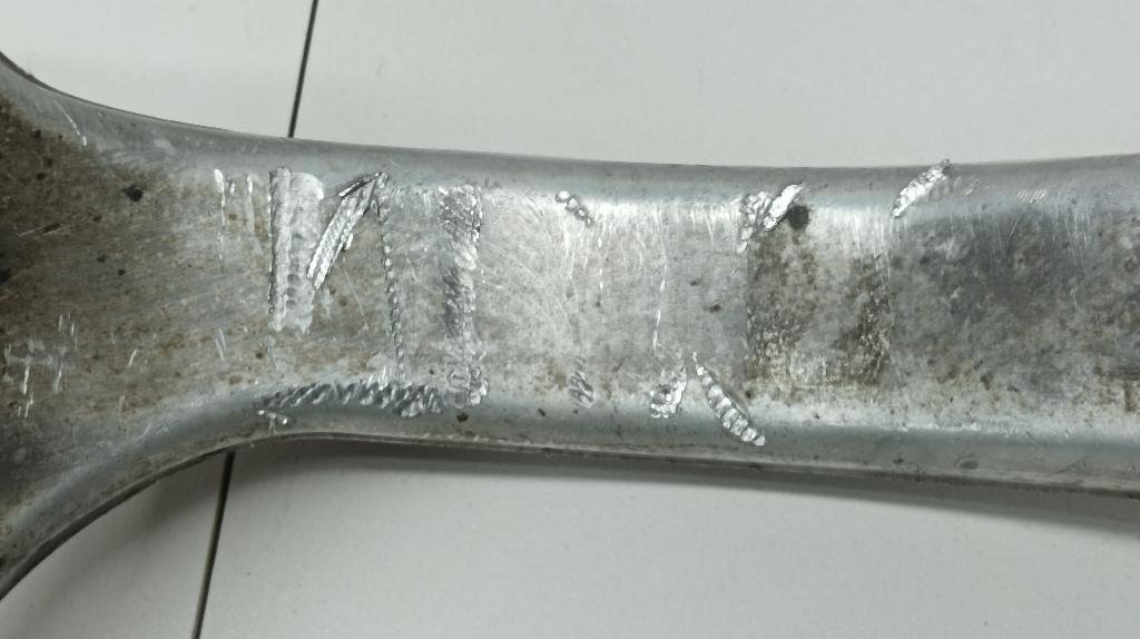 Кулак поворотный передний правый