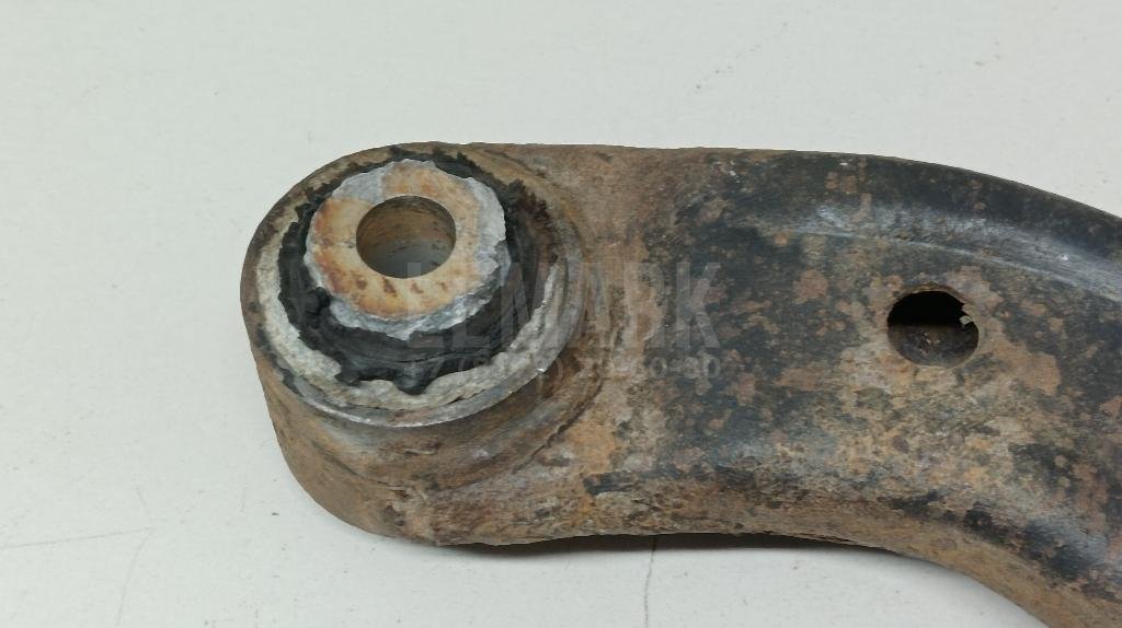 Рычаг задний верхний правый