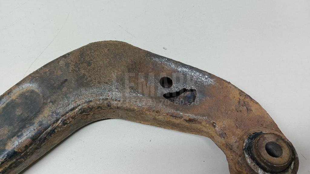 Рычаг задний верхний правый