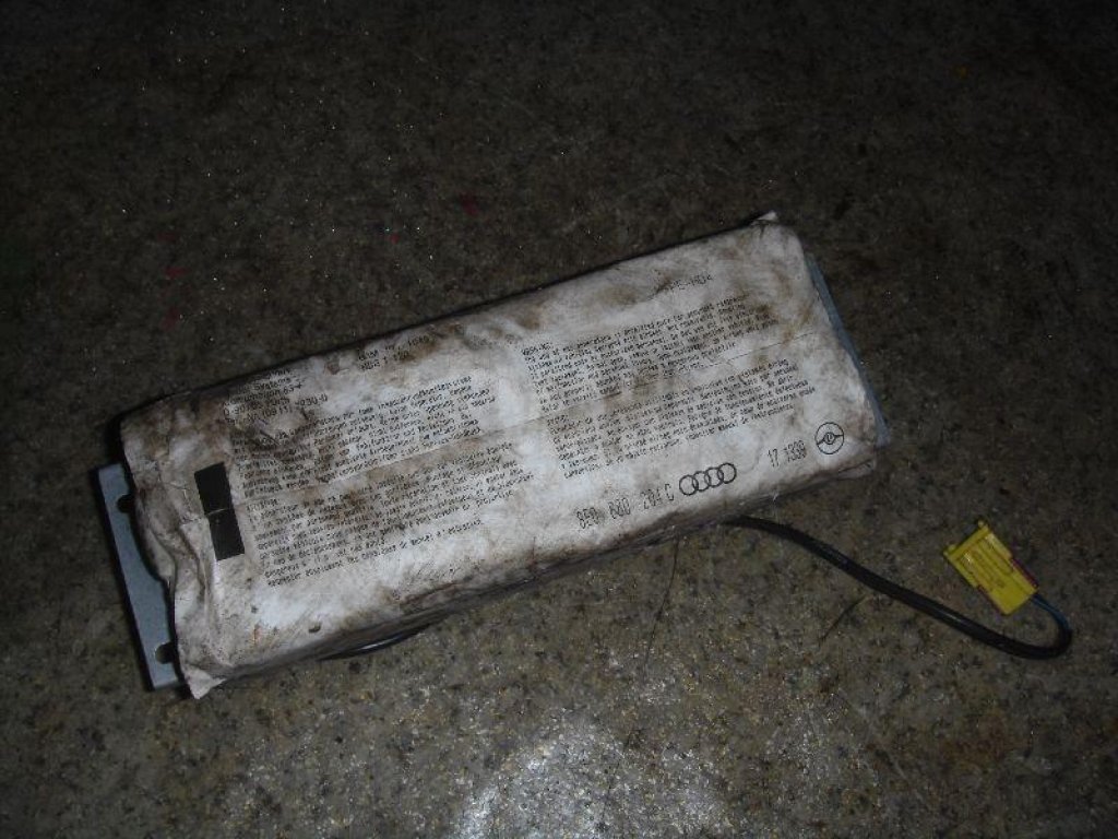 Подушка безопасности пассажирская (в торпедо)