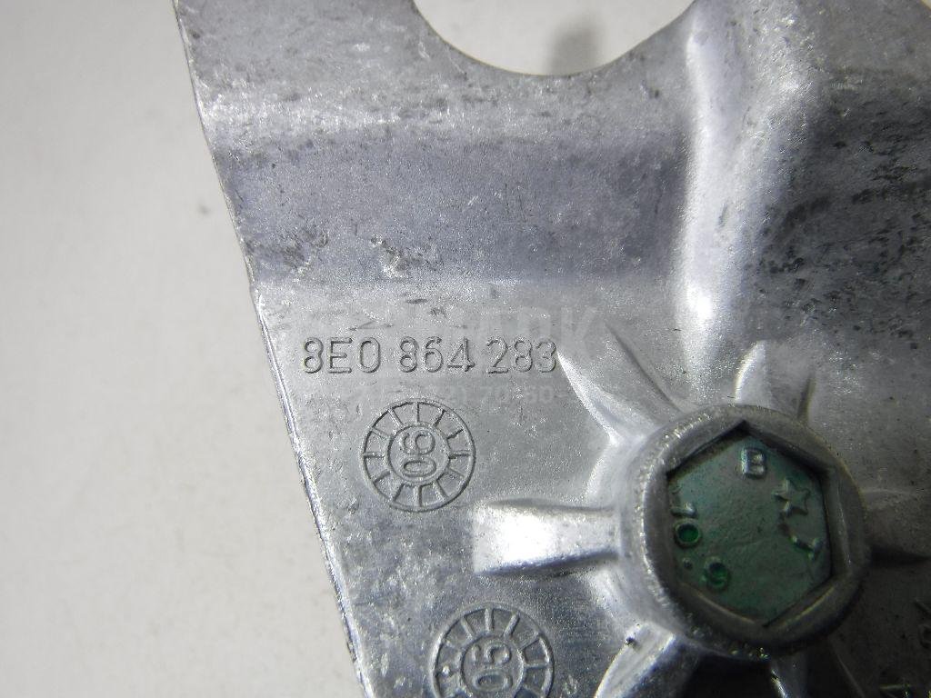 Кронштейн крепления подлокотника