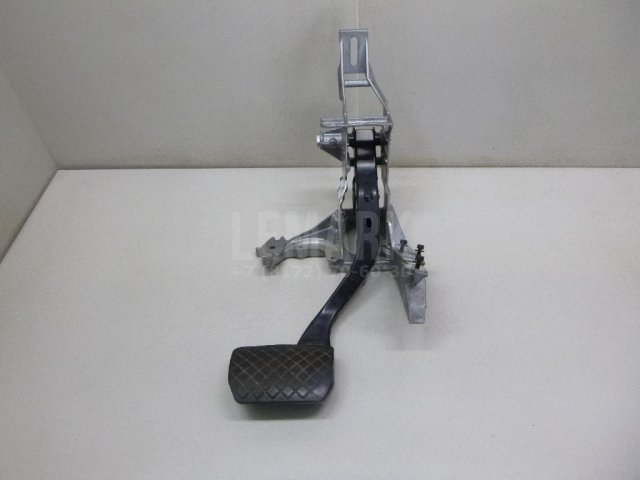 Педаль тормоза