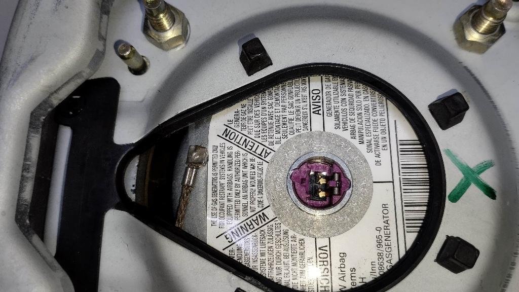 Подушка безопасности в рулевое колесо