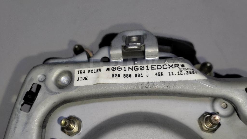 Подушка безопасности в рулевое колесо