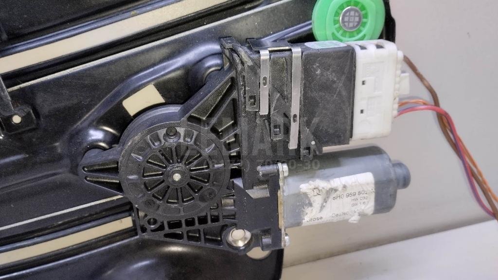 Стеклоподъемник электр. задний правый