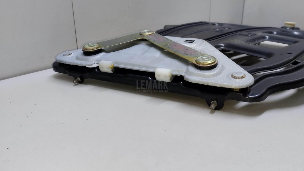 Стеклоподъемник электр. задний правый