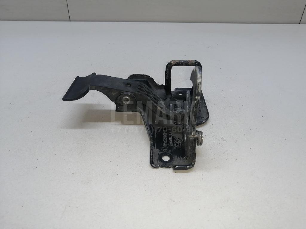 Крючок капота