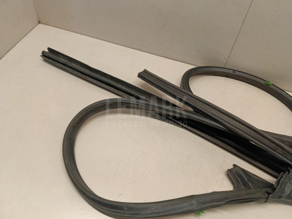 Уплотнитель двери для  Audi A1 (8X) 2010-2018