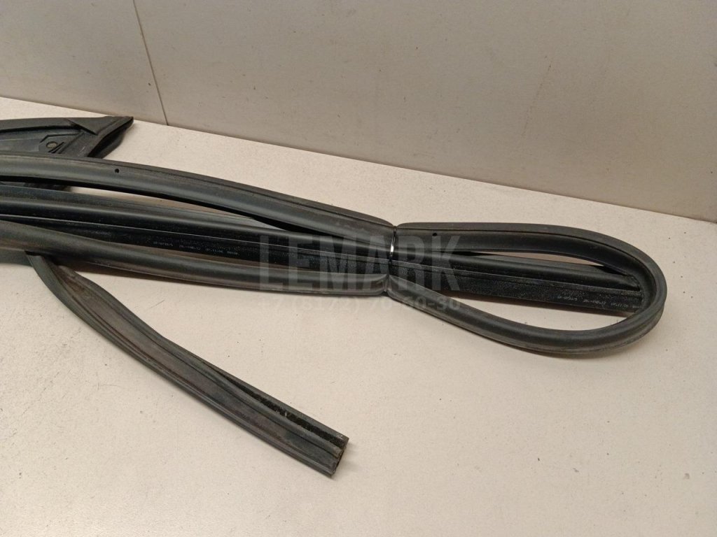 Уплотнитель двери для  Audi A5/S5 (F5) 2017