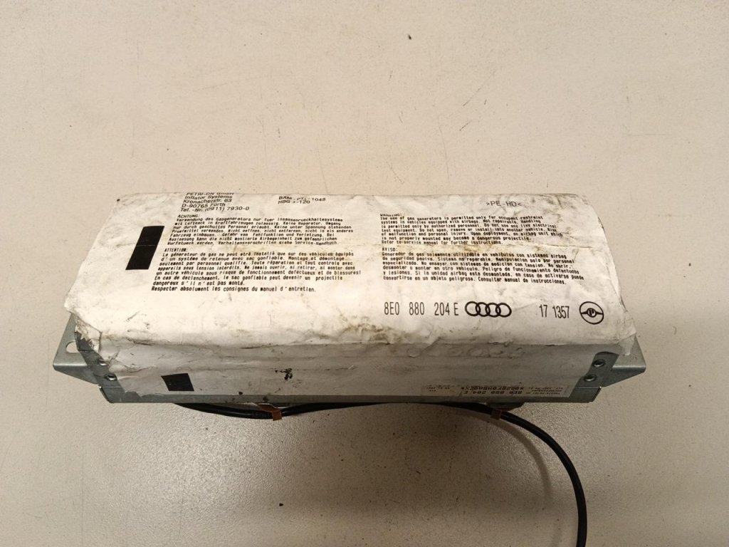 Подушка безопасности пассажирская (в торпедо)