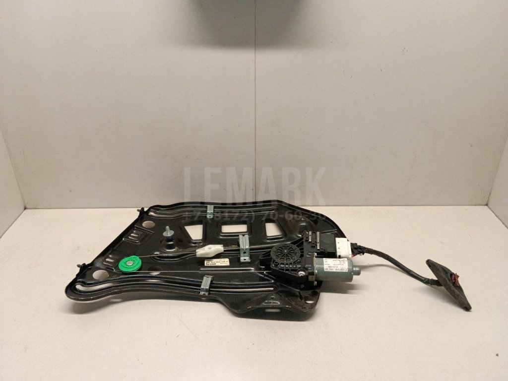 Стеклоподъемник электр. задний правый