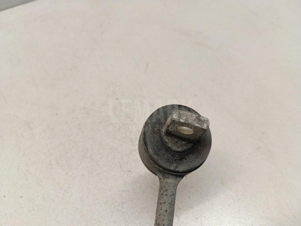 Стойка заднего стабилизатора