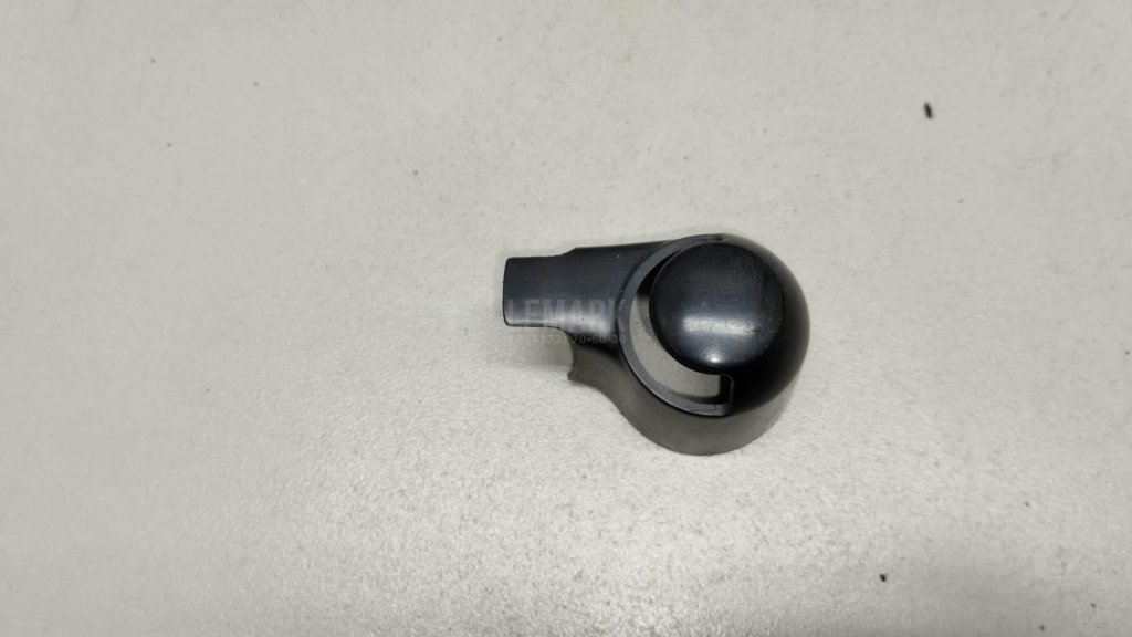 Крышка поводка стеклоочистителя