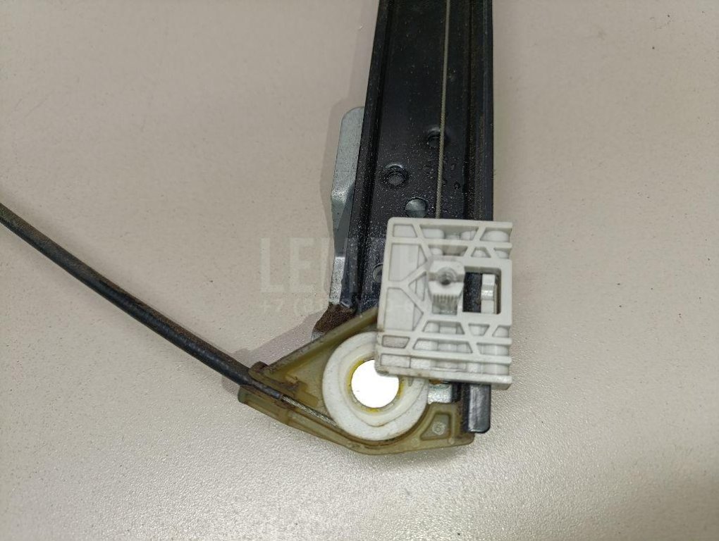 Стеклоподъемник электр. передний левый